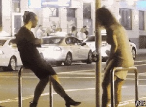 Đã ngây thơ còn thích nhõng nhẽo, cô nàng bị chồng troll một vố thảm thương